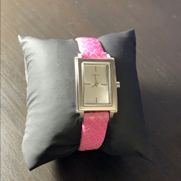 DKNY Watch - Pink Snakeskin Leather Band - Picture 1 of 4